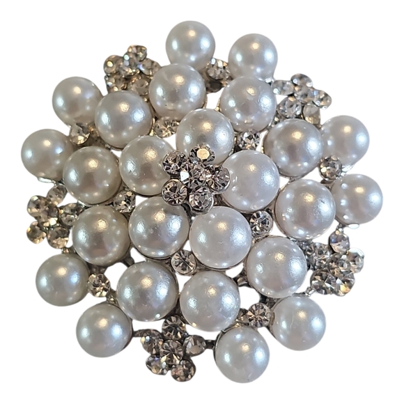 Vintage Jewelry - Elegant Imitation Pearl Floral Crystal Flower Brooch With Rhinestones